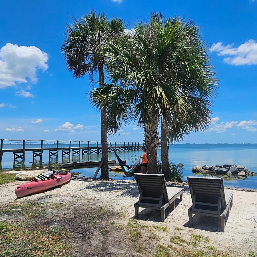 Nasa Waterfront Dolphin Suite Titusville Exterior foto