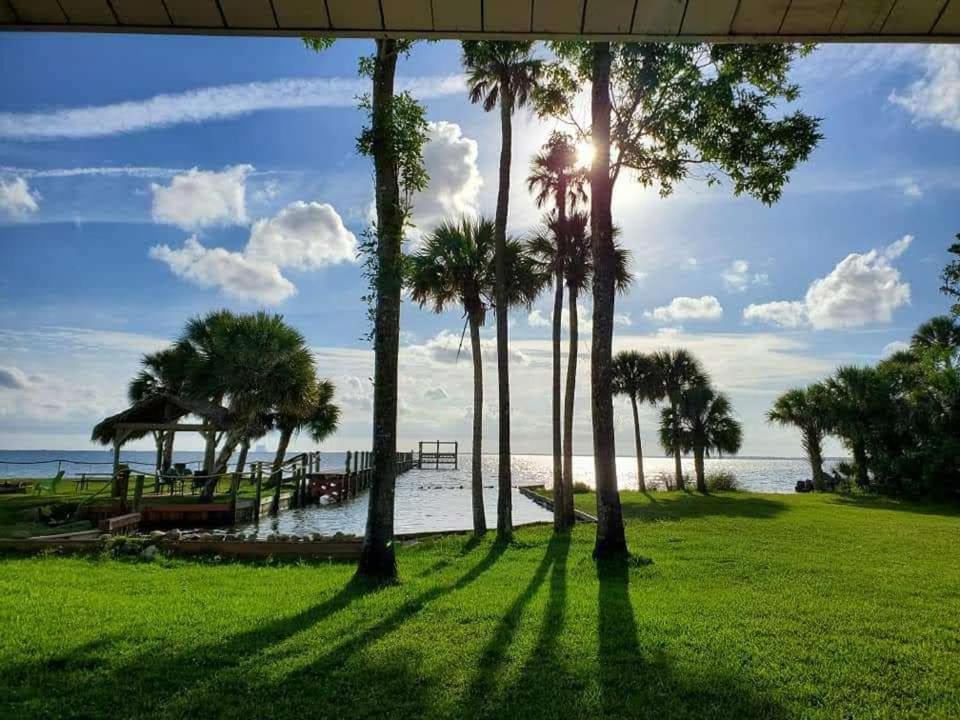 Nasa Waterfront Dolphin Suite Titusville Exterior foto